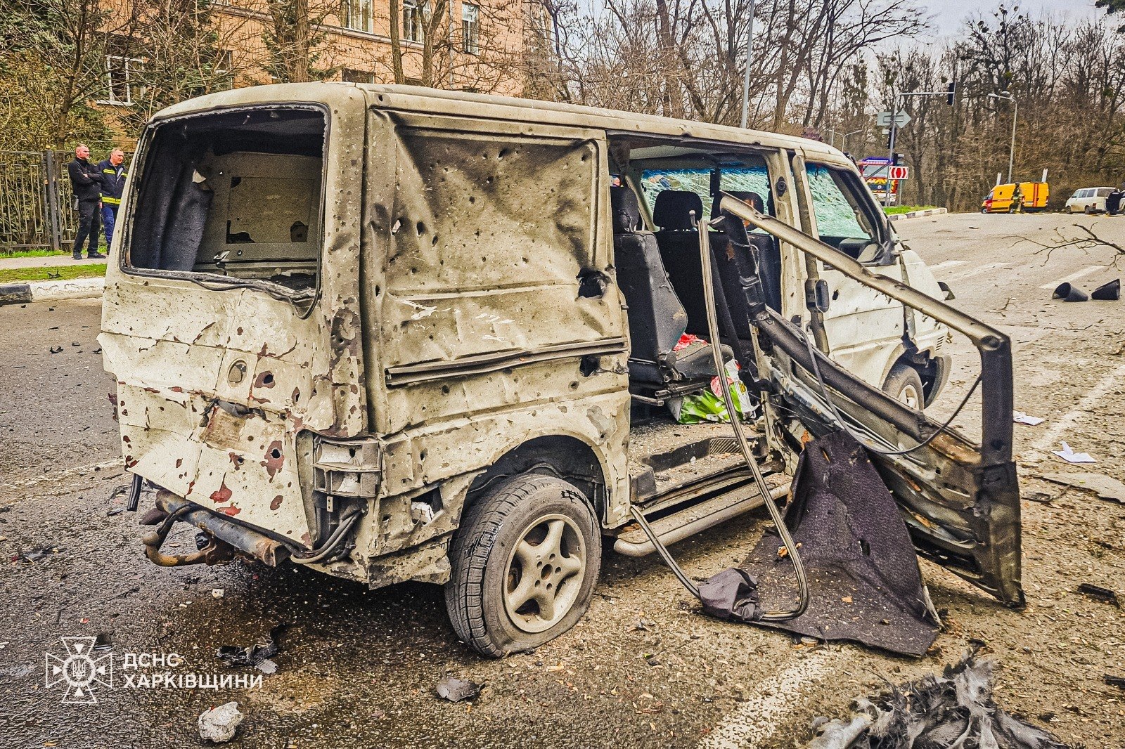 Рятувальники показали кадри ліквідації наслідків удару безпілотника у Шевченківському районі